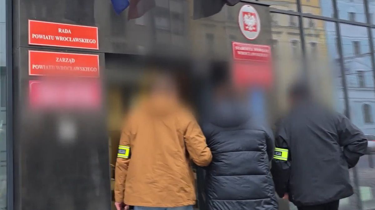 Służby zatrzymały urzędników wrocławskich urzędów