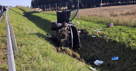 Dąbek: Dachowanie na trasie S7. Trzy osoby ranne