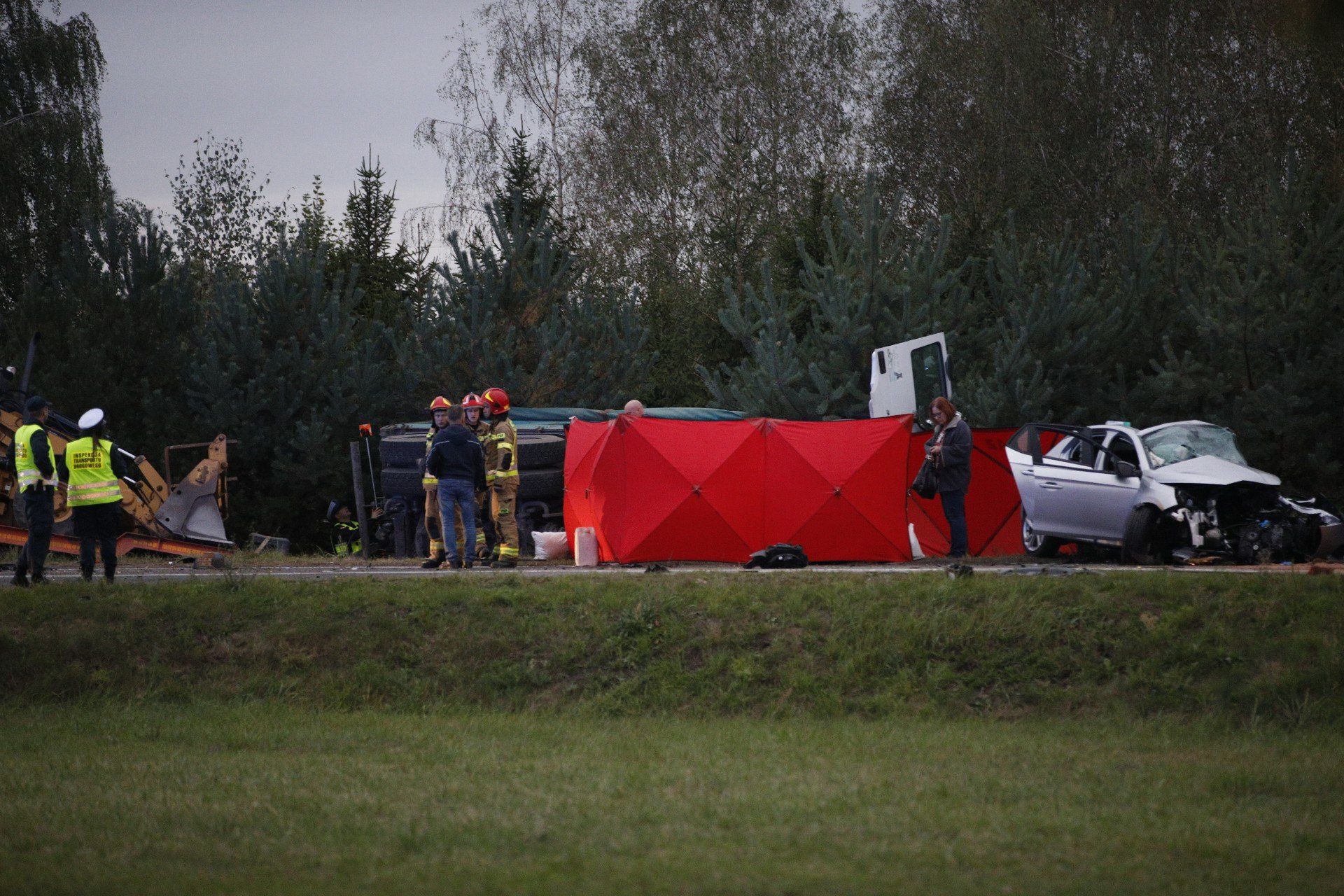 Tragiczny wypadek w Wielowsi. Prokuratura zleciła sekcję zwłok ofiar koszmarnej kraksy