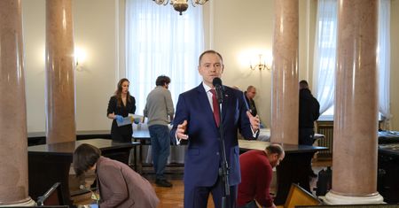 "Skończył się postkomunizm". Nawrocki o demontażu Okrągłego Stołu
