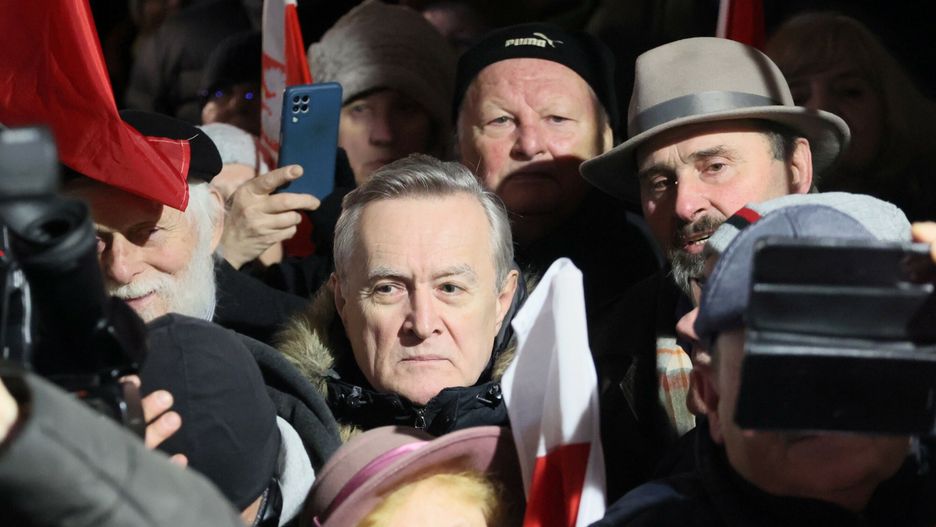 Protest w obronie TVP
Fot. Pawel Wodzynski/East News, Warszawa, 14.12.2023. Protest "w obronie medi�w publicznych" przed siedziba TVP przy placu Powstancow Warszawy.
N/z: Piotr Glinski (C)
Pawel Wodzynski
