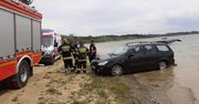 Dolnośląskie. Auto bez kierowcy przejechało po opalającej się na plaży kobiecie