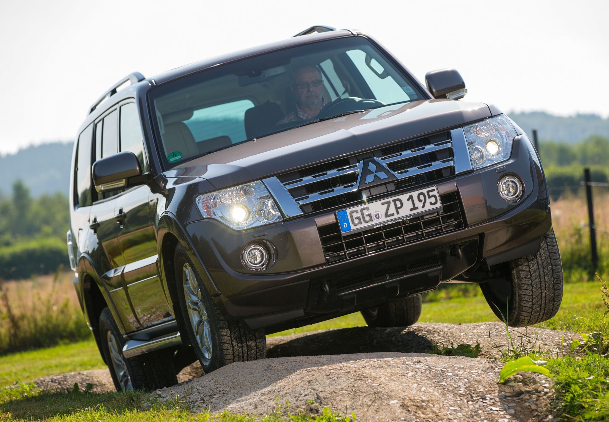 Mitsubishi Pajero V80