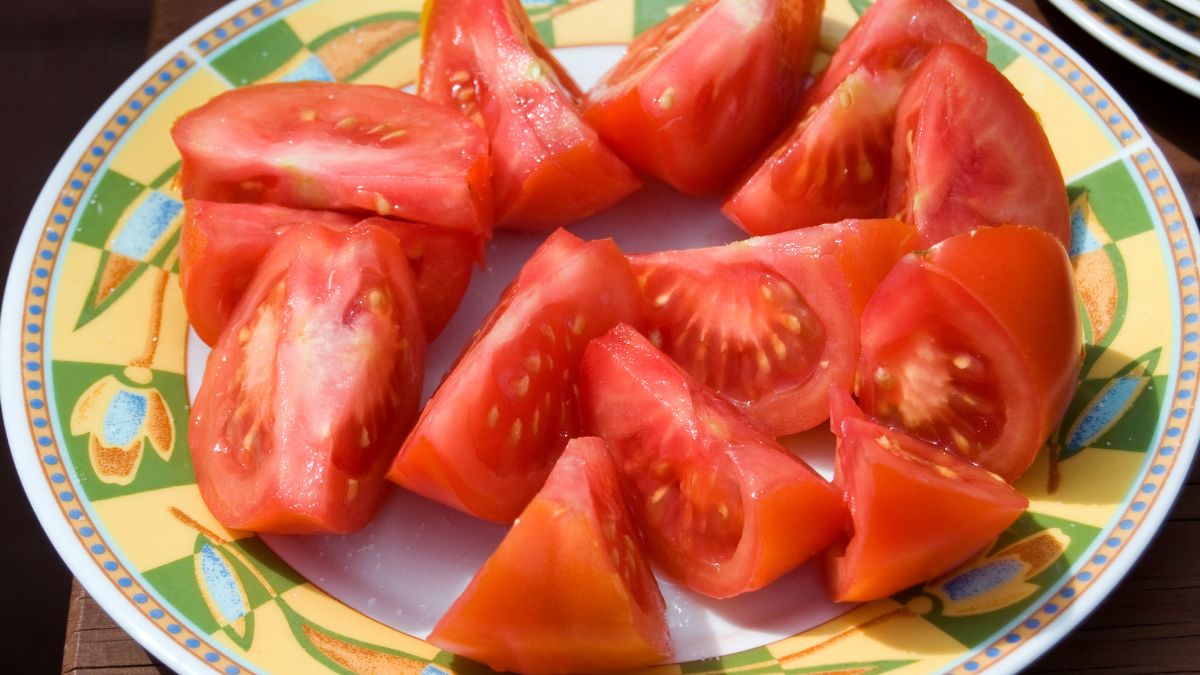 Dlaczego pomidory ze sklepu są wodniste i bez smaku?