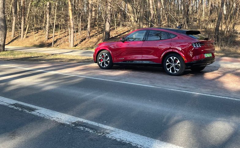 Mustang Mach-E ma nadwozie nawiązujące do SUV-ów coupe