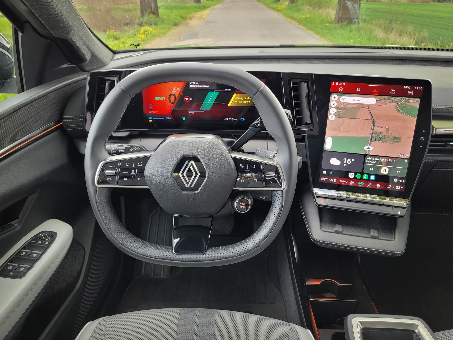 Renault Scenic E-Tech iconic long range
