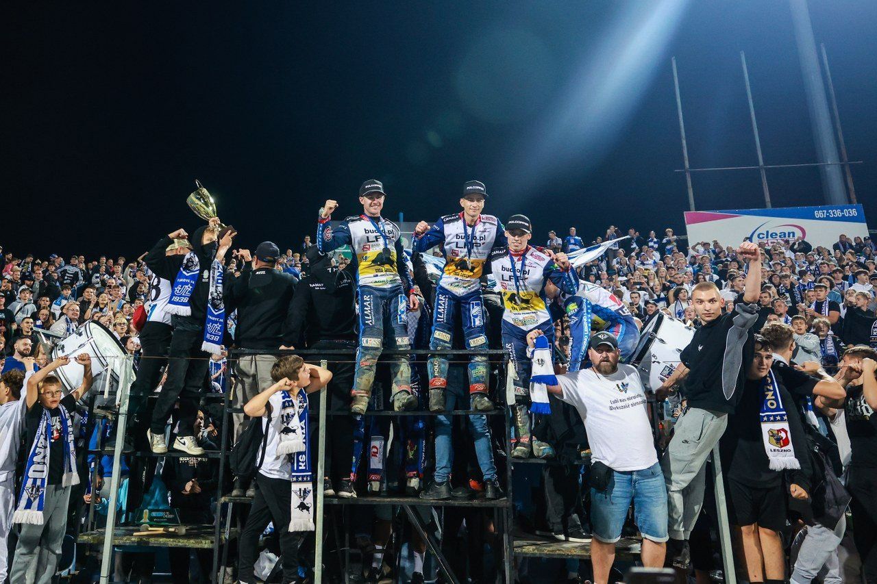 Komplet publiczności kibicował żużlowcom na stadionie im. Alfreda Smoczyka podczas meczu FOGO Unii Leszno z Abramczyk Polonią Bydgoszcz
