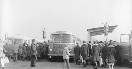 Ścisk, zamarznięte szyby i walka o miejsce. Tak podróżowało się PKS-em w PRL