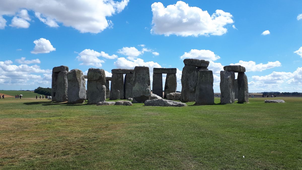 Stonehenge położone jest ok.13 km od miasta Salisbury w hrabstwie Wiltshire w południowej Anglii