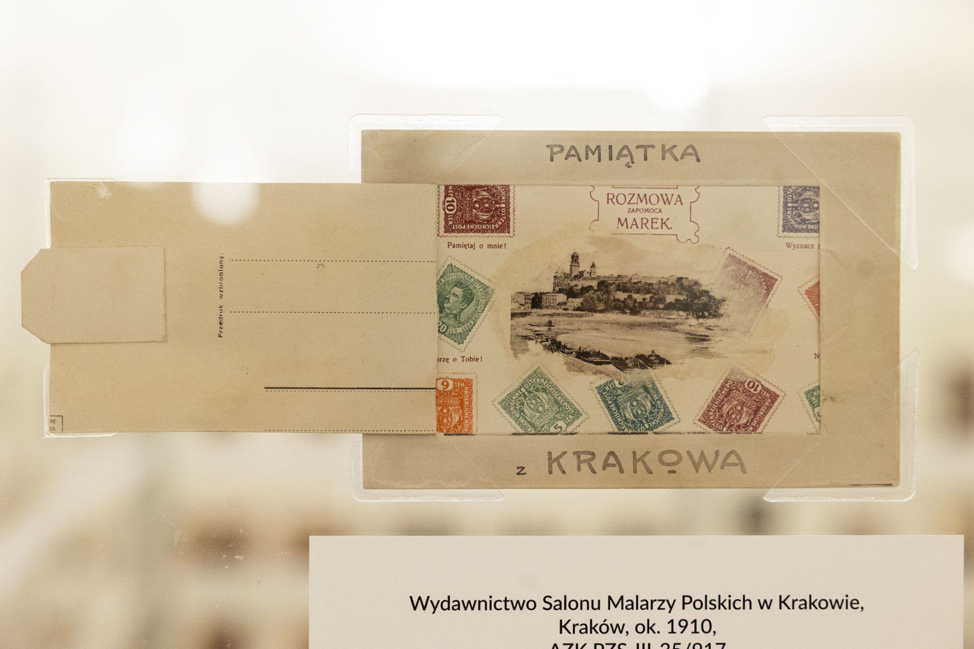 &#34;Wawel na dawnej pocztówce&#34; - nowa wystawa na wzgórzu wawelskim prezentuje nie tylko zamkowe komnaty i wawelskie plenery, pocztówki to również ślad po tych, którzy kiedyś odwiedzili to miejsce