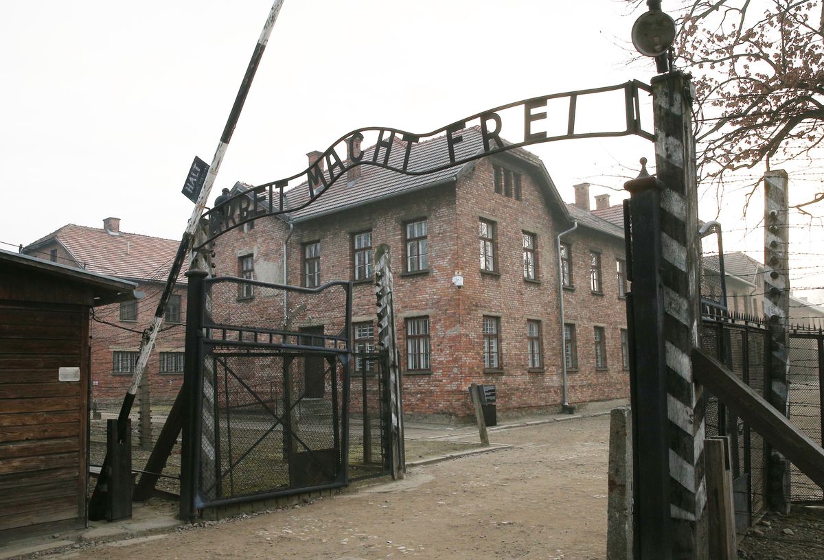 Warszawa. Upamiętnienie ofiar pierwszego transportu do KL Auschwitz na Pawiaku