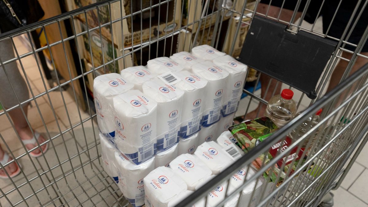 Braki i reglamentacja cukru
Fot. Karol Porwich/East News, Czestochowa, 23.07.2022. Ludzie masowo wykupuj? cukier, ktory znika do godziny po wystawieniu.
Karol Porwich