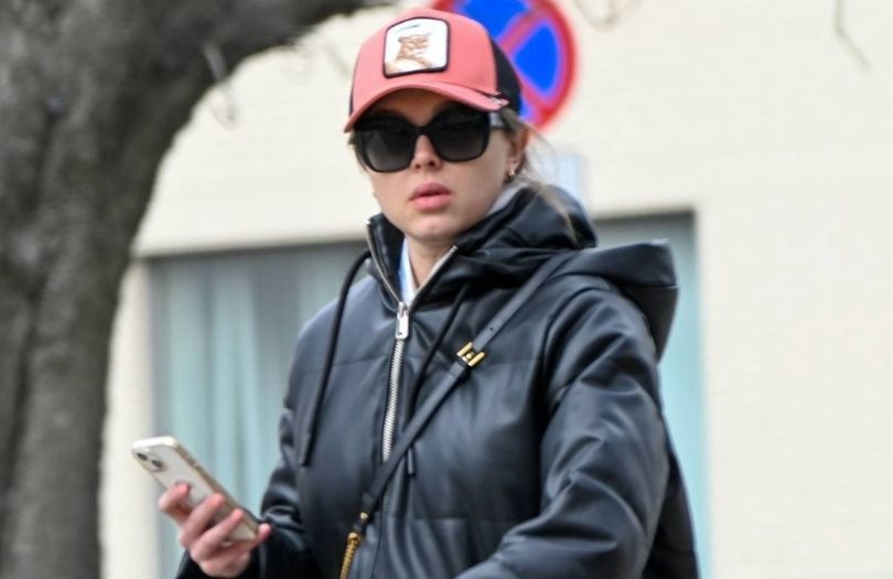 Joanna Opozda spaceruje po Warszawie