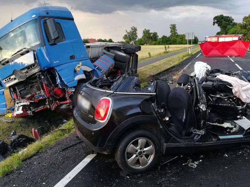 Śmiertelny wypadek na drodze pod Malborkiem. Nie żyje kierowca mini