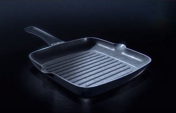 Zwieger reklamuje sprzęt kuchenny podkreślając jakość i wzornictwo (wideo)