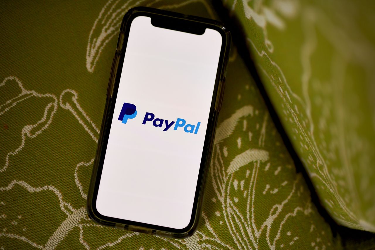 PayPal i Booking wstrzymują usługi w Rosji