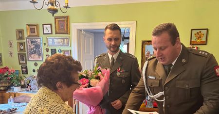 Wzruszające spotkanie w Płocku. Bohaterka Powstania Warszawskiego ma 102 lata