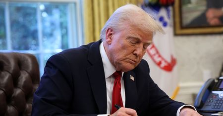 Trump znowu się odgraża, "jeśli UE zacznie współpracować z Kanadą"