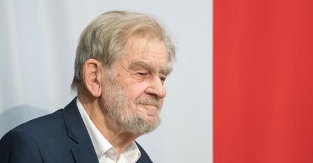Andrzej Gwiazda otrzyma odszkodowanie za internowanie w stanie wojennym