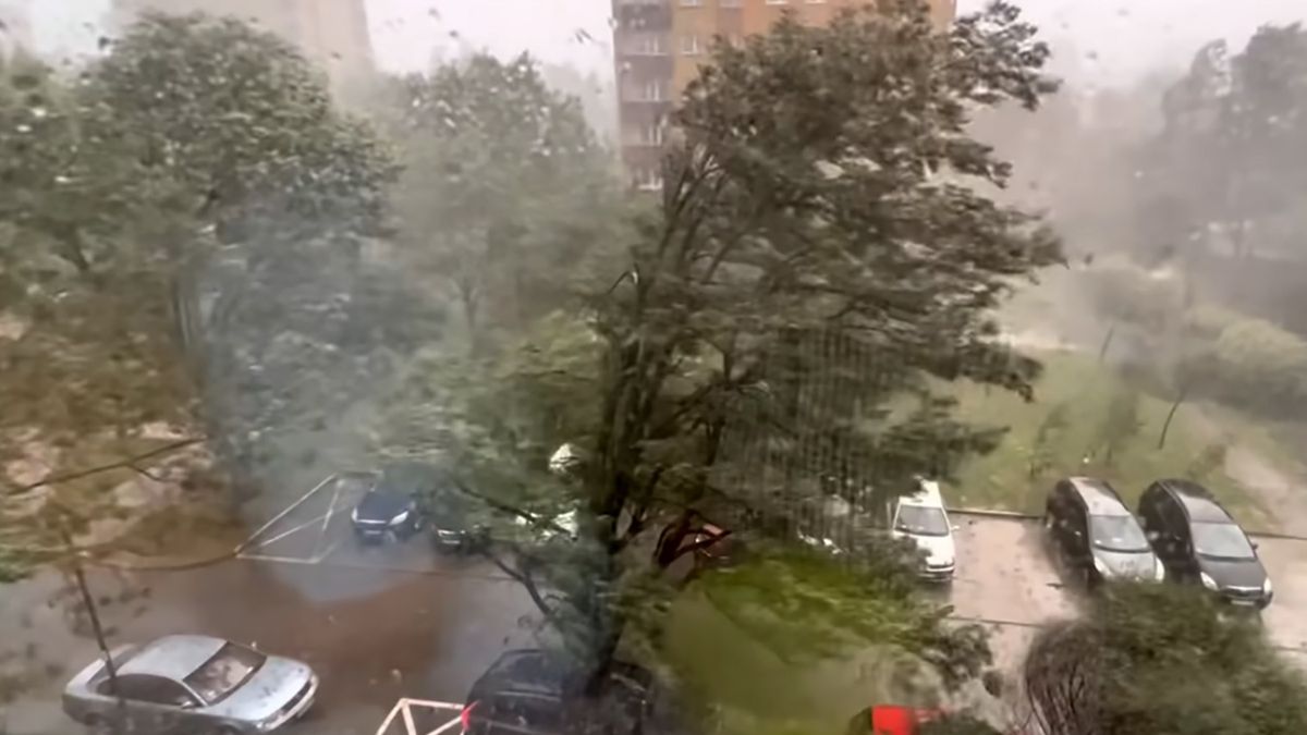 Kierowca zdążył przeparkować auto dosłownie w ostatniej chwili