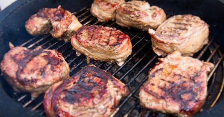 Takiego mięsa nie kładź na grillu. Po kilku minutach zamienia się w truciznę