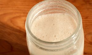 Ten mało znany napój doskonale nawadnia i wspiera jelita. Do tego obniża poziom trójglicerydów i cholesterolu