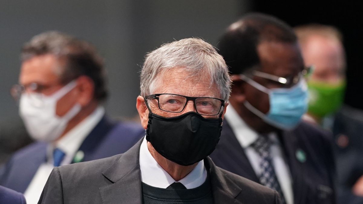 GLASGOW, SCOTLAND - NOVEMBER 02:  Bill Gates attends day three of COP26 on November 02, 2021 in Glasgow, Scotland. 2021 sees the 26th United Nations Climate Change Conference. The conference will run from 31 October for two weeks, finishing on 12 November. It was meant to take place in 2020 but was delayed due to the Covid-19 pandemic. (Photo by Ian Forsyth/Getty Images)