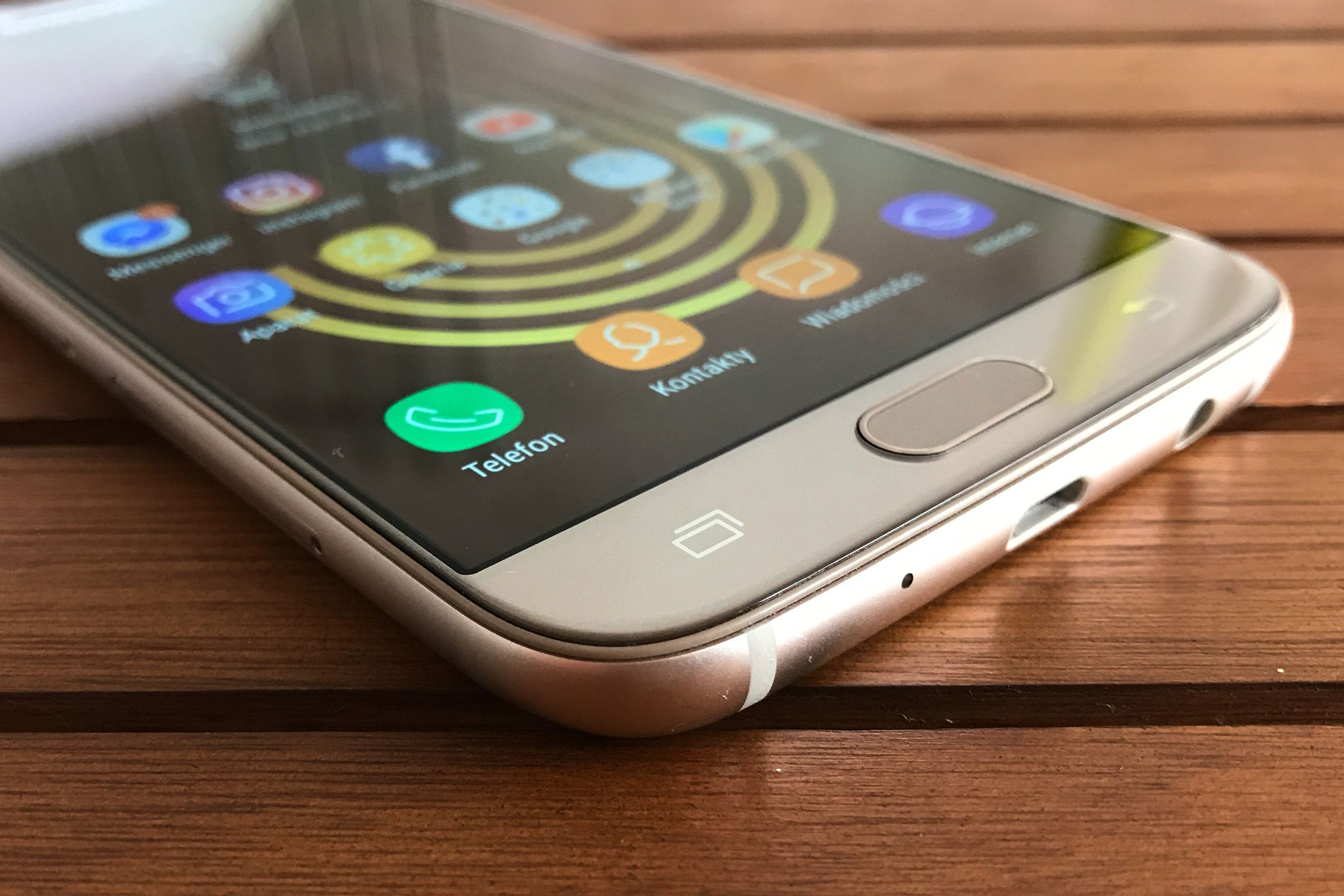 Test Samsunga Galaxy J7 – smartfonu ze średniej półki z perfekcyjnym ekranem 7