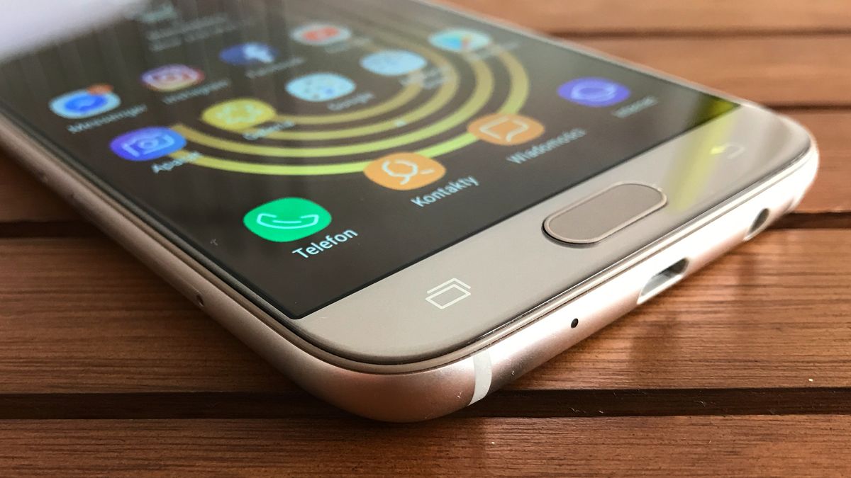 Test Samsunga Galaxy J7 – smartfonu ze średniej półki z perfekcyjnym ekranem 1