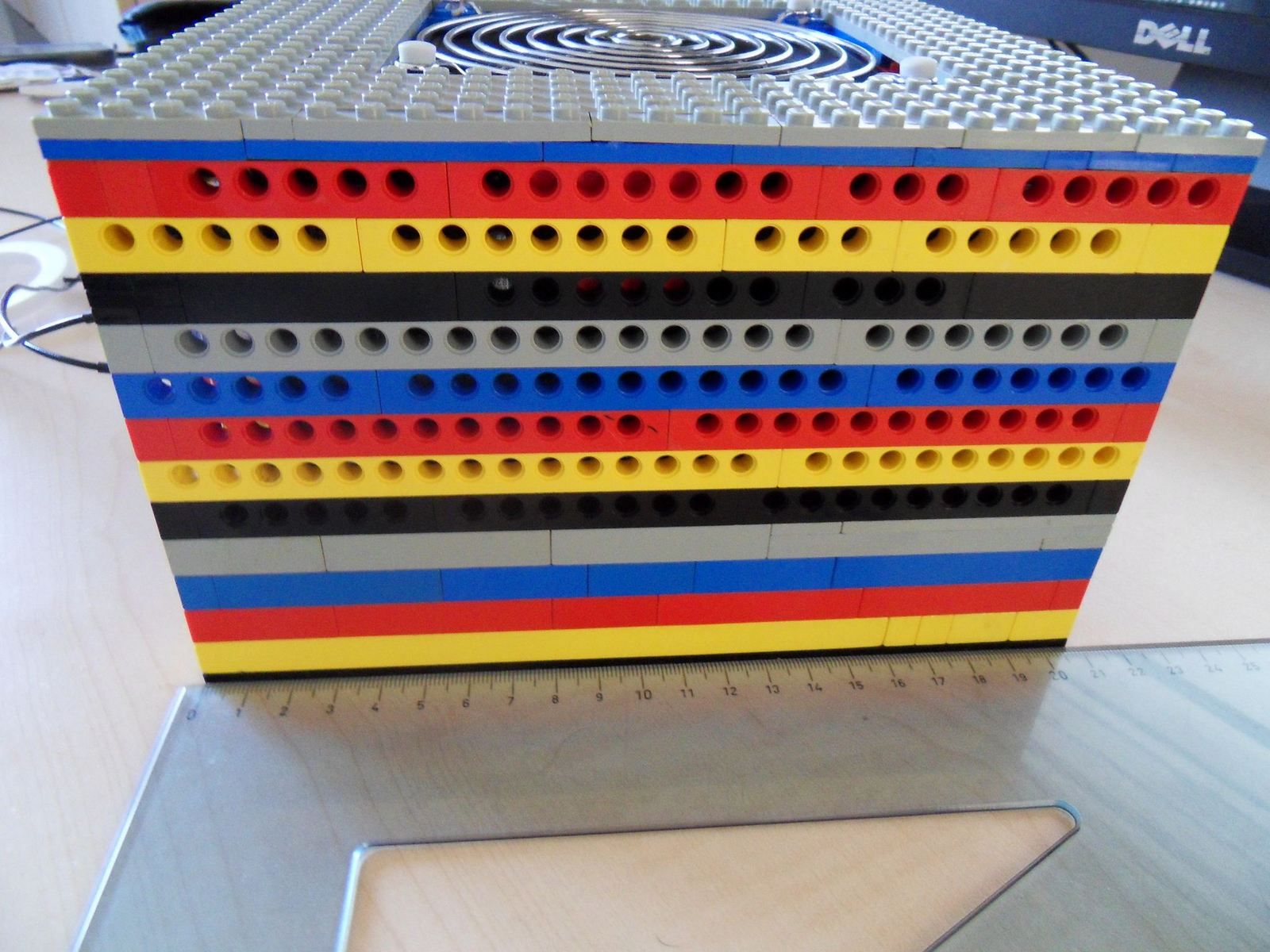 Obudowa komputera z LEGO 10