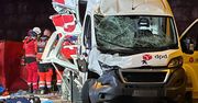 Dramat pod Warszawą. Pomagał zepchnąć busa. Wbiła się w nich ciężarówka