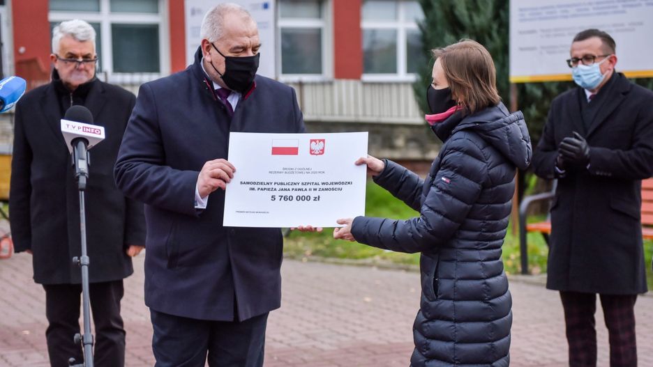 Zamość. Jacek Sasin przekazał pieniądze na modernizację oddziału szpitala