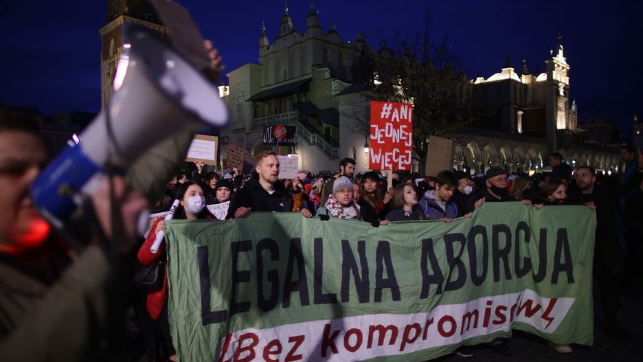 Afera mailowa. Aborcja i polityka: "szansa na pozycjonowanie PO na lewo" 
