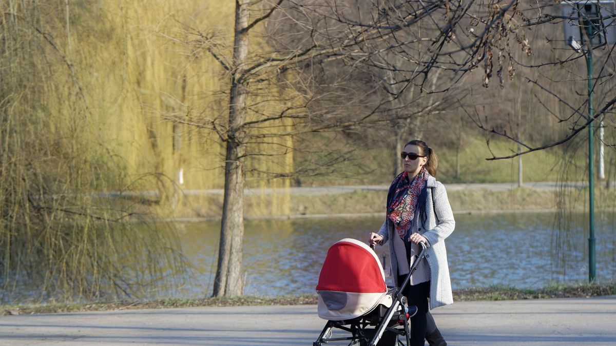 Jednym z powodów, dla których rodzi się coraz mniej dzieci jest to, że w wiek rozrodczy wchodzą kobiety z niżu demograficznego