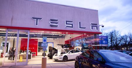 Tesla znów wzywa do warsztatów. Powodem obluzowane śruby