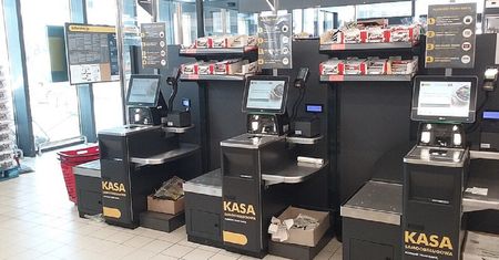 Kliknęła to na kasie samoobsługowej. Klamka zapadła. Oto finał