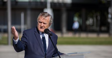 Kulisy "betonowania" TVP. Gliński został namówiony?