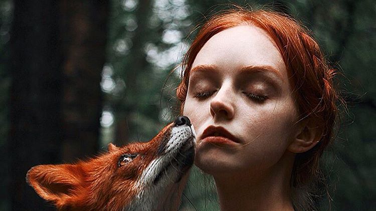 Cudowne bajkowe portrety rudych dziewczyn z lisami 1