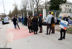 "W samo południe przeciwko Putinowi" w Warszawie. Nagranie sprzed ambasady