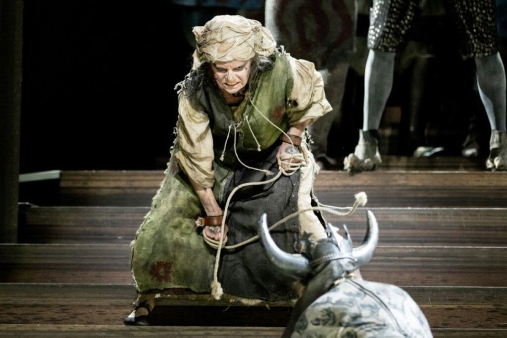 Agnieszka Rehlis jako Azucena w „Trubadurze” w Royal Ballet & Opera w Londynie © 2025 Camilla Greenwell