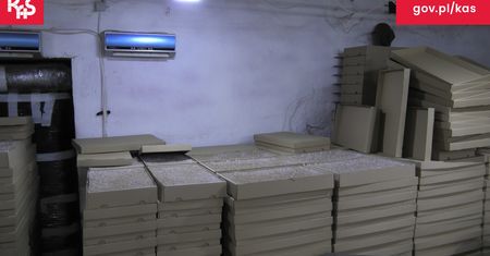 KAS, CBŚP i SG rozbiły grupę przestępczą. Wykryły nielegalną fabrykę papierosów w pow. bolesławieckim