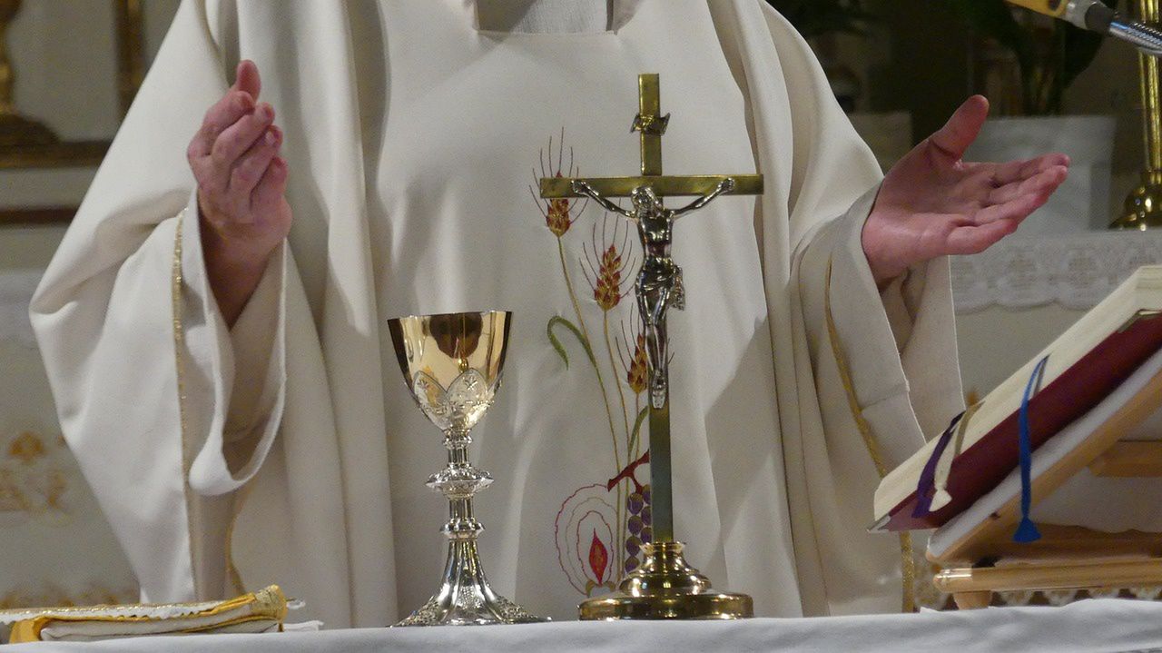 Biskupi uciszą "księży-showmanów". Są nowe wytyczne w sprawie
