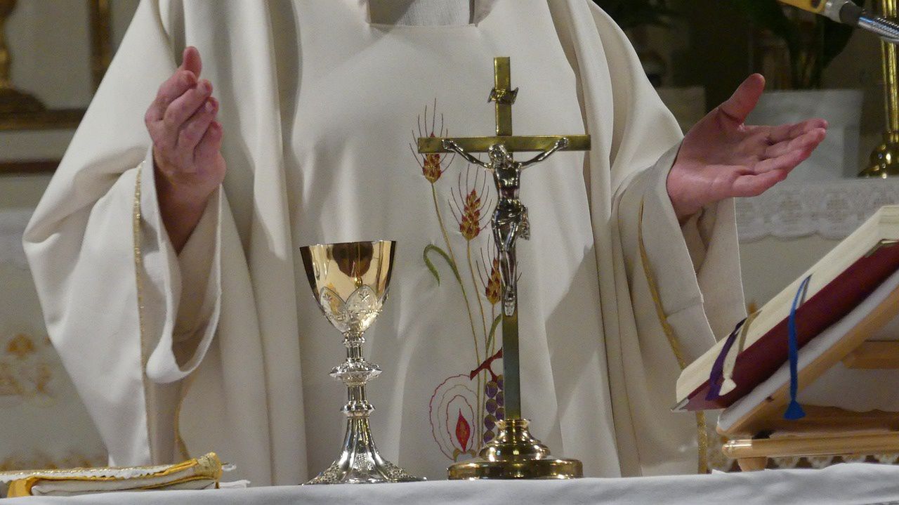 Bishops will silence "showman priests". There are new guidelines on the matter.