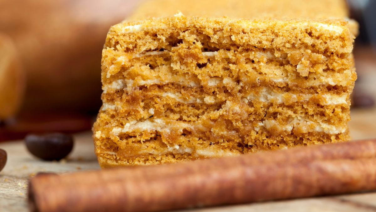 Miodownik z masą kajmakowo-budyniową. Pycha!