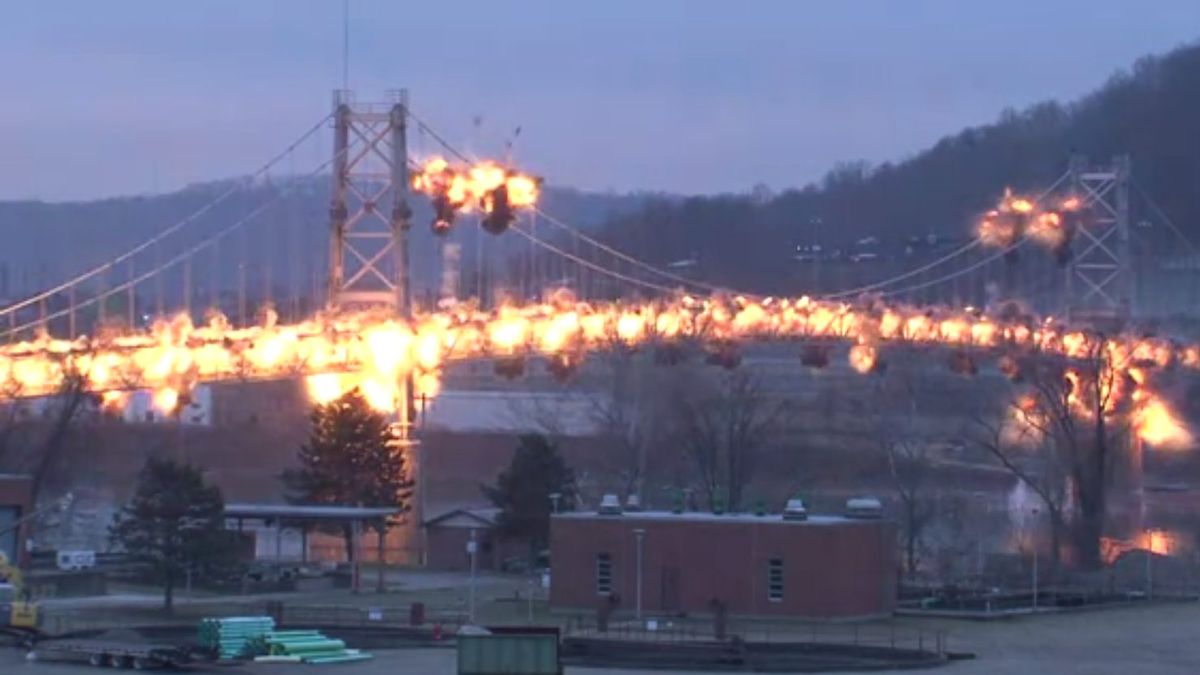 Spektakularny koniec zabytkowego mostu [wideo] 1