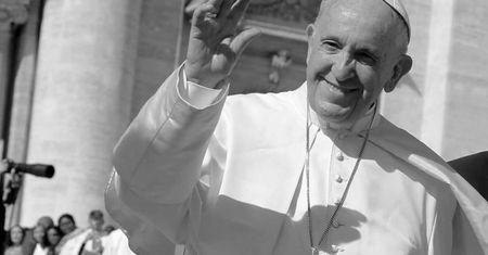Papież Franciszek zmarł w wieku 88 lat. Watykan w żałobie, nadchodzą kondolencje