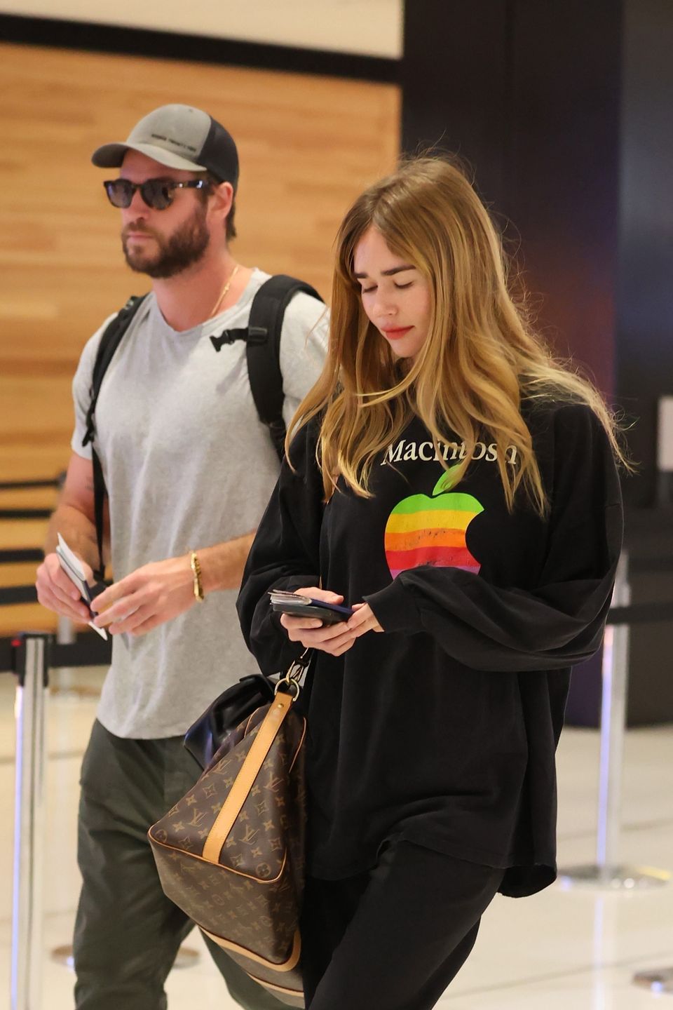 Liam Hemsworth z partnerką