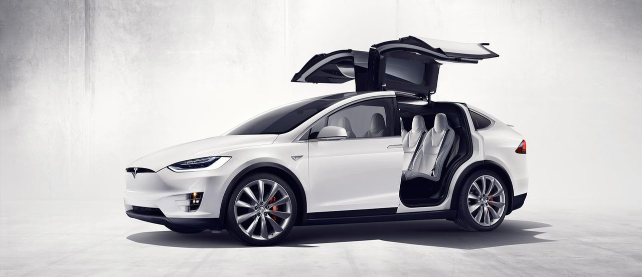 Tesla Model X (2015) - premiera SUV-a, jakiego nie było