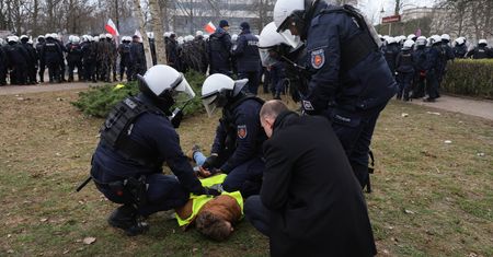 Policjanci nadużyli siły? Resort zapowiada raport na dniach