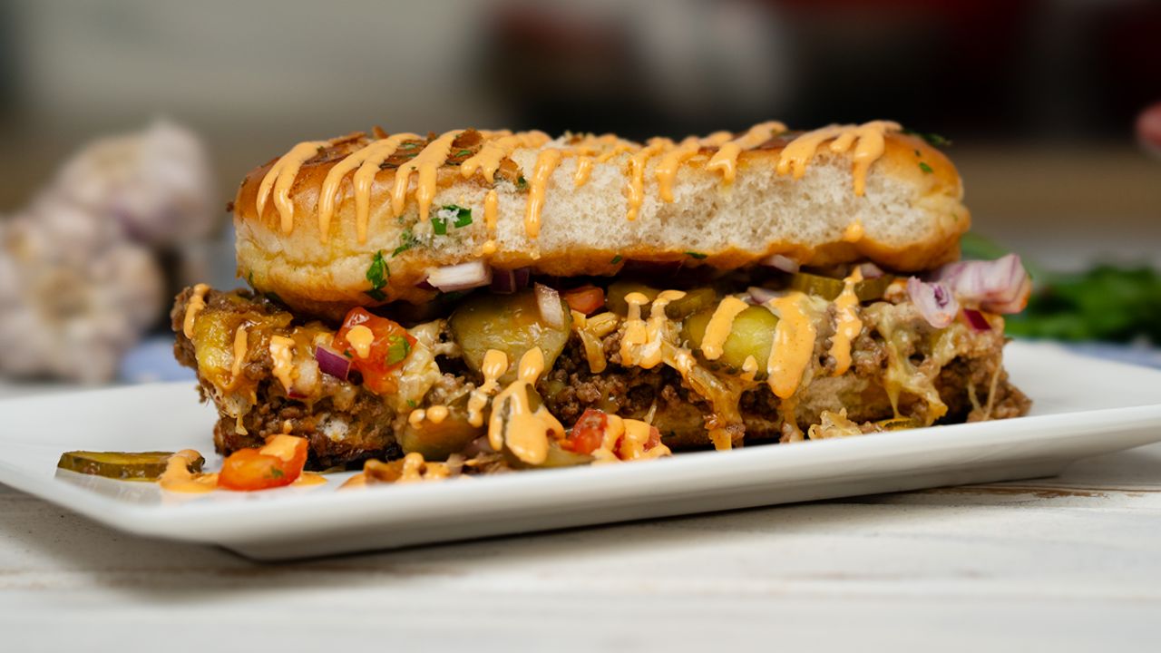 Zapomnij o burgerach. Ta zapiekanka jest o niebo lepsza